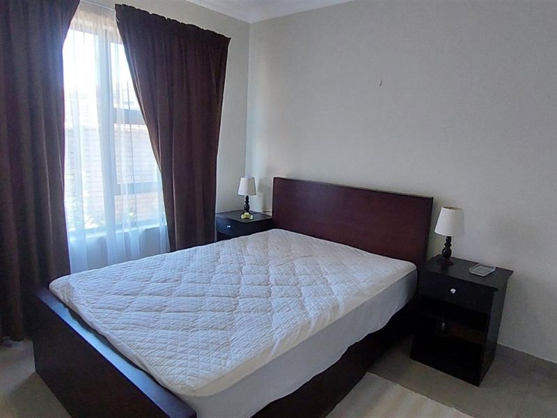 Charming One-Bedroom Home in Secure Waterside Country Estate - Crossways, East London - Photo 6