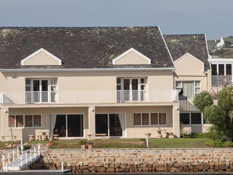 Prestigious Home, Private Jetty, Apartment and Solar Power - Photo 3