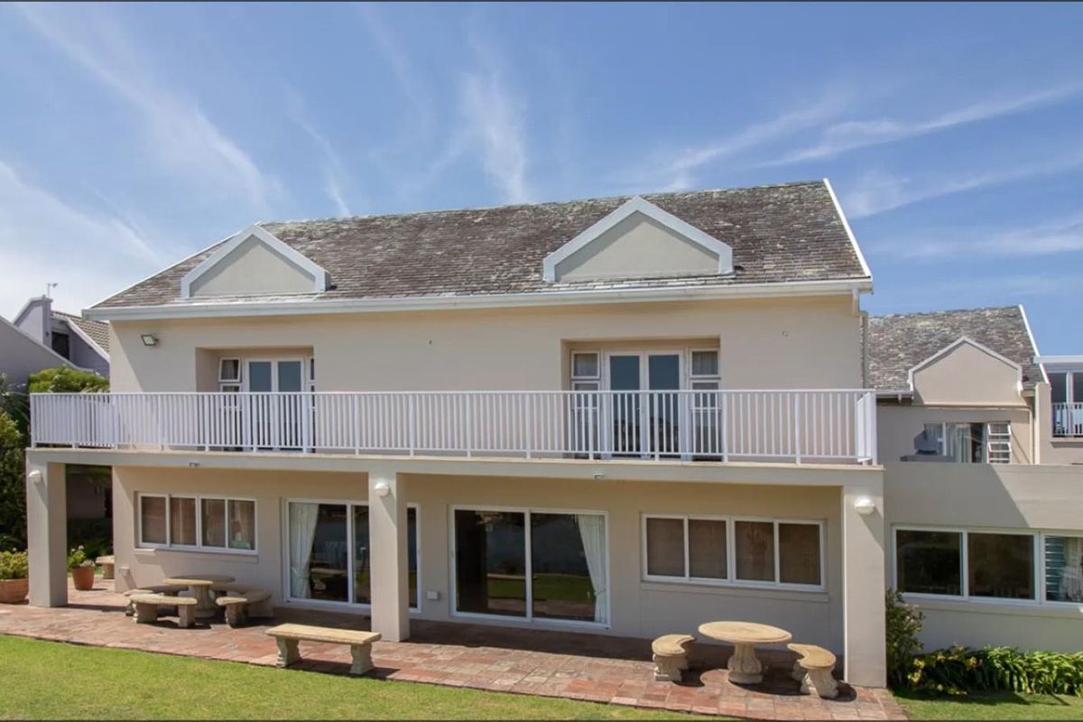 Prestigious Home, Private Jetty, Apartment and Solar Power - Photo 2