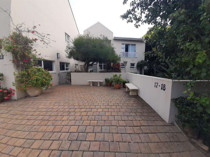 Prestigious Home, Private Jetty, Apartment and Solar Power - Photo 9