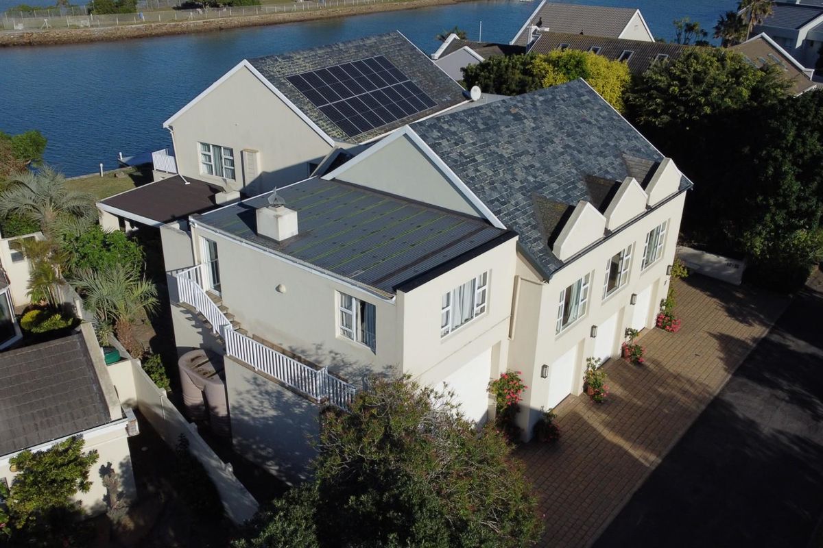 Prestigious Home, Private Jetty, Apartment and Solar Power - Photo 5