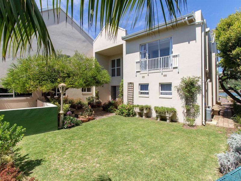 Prestigious Home, Private Jetty, Apartment and Solar Power - Photo 8