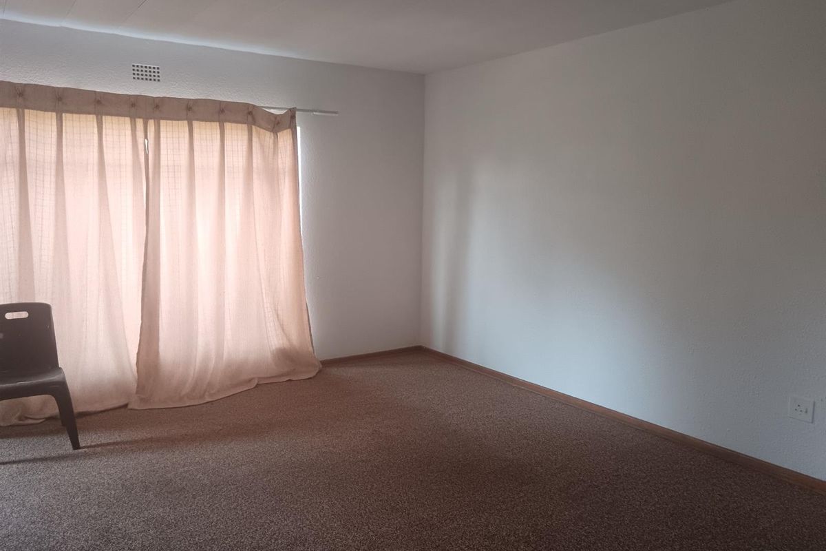 2 Bedroom Apartment For Sale in Greenhills, Randfontein - Photo 3