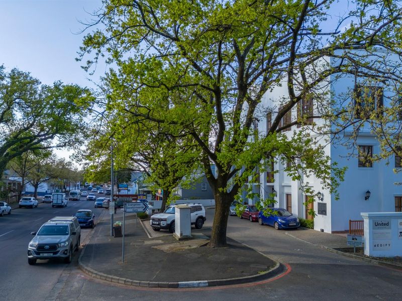 Prime Second-Floor Office Space to Let in the James Barry Munnik Building, Paarl - Photo 3