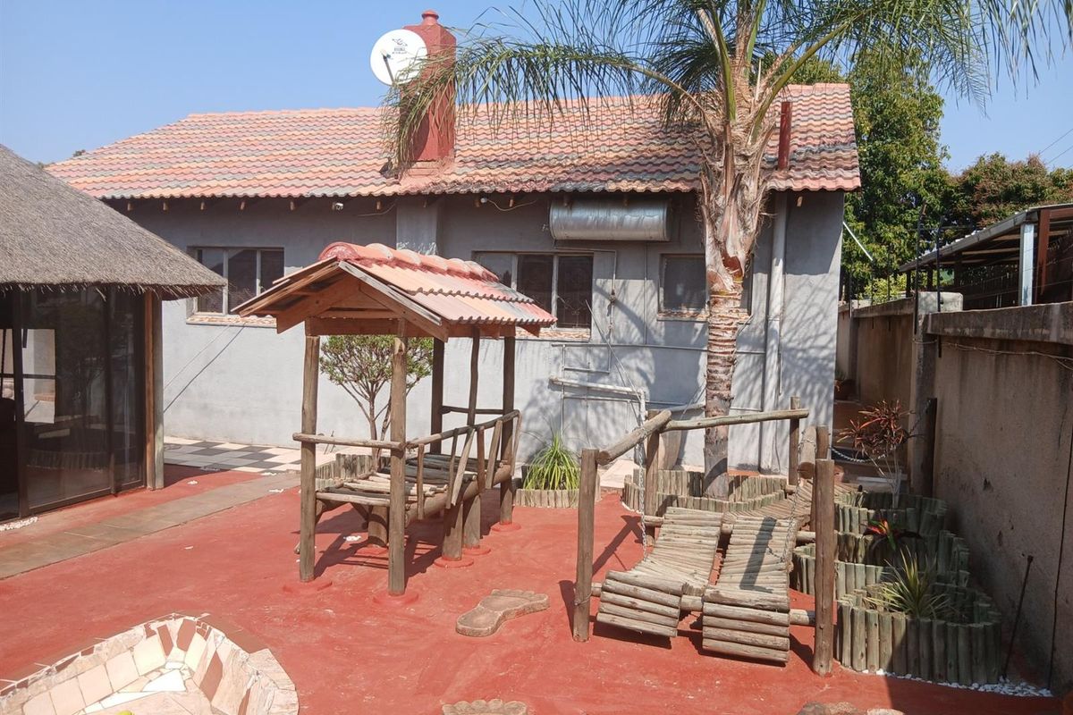 House For Sale in Lebowakgomo Zone A, Lebowakgomo, Polokwane - Photo 3