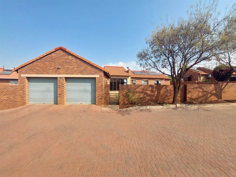 Spacious 3-Bedroom Family Home for Sale in Stone Terrace Estate, Centurion - Photo 2
