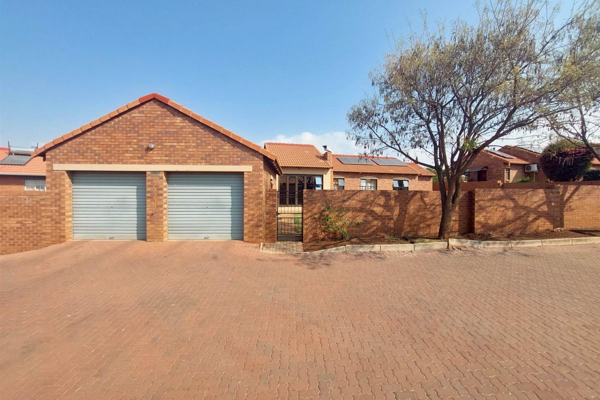Spacious 3-Bedroom Family Home for Sale in Stone Terrace Estate, Centurion - Photo 2