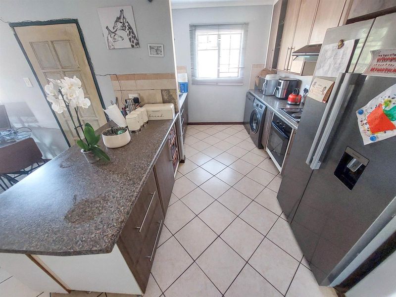 Spacious 3-Bedroom Family Home for Sale in Stone Terrace Estate, Centurion - Photo 10