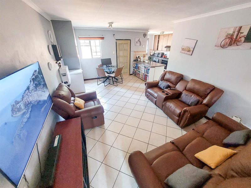 Spacious 3-Bedroom Family Home for Sale in Stone Terrace Estate, Centurion - Photo 7