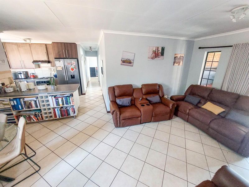 Spacious 3-Bedroom Family Home for Sale in Stone Terrace Estate, Centurion - Photo 8