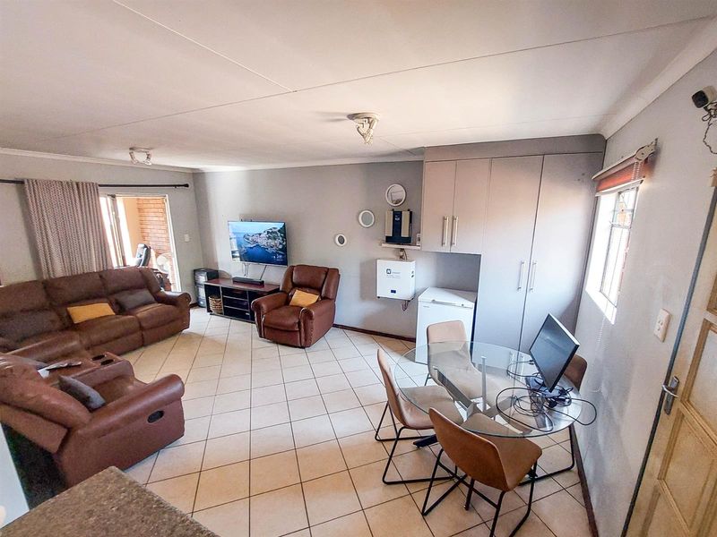 Spacious 3-Bedroom Family Home for Sale in Stone Terrace Estate, Centurion - Photo 6
