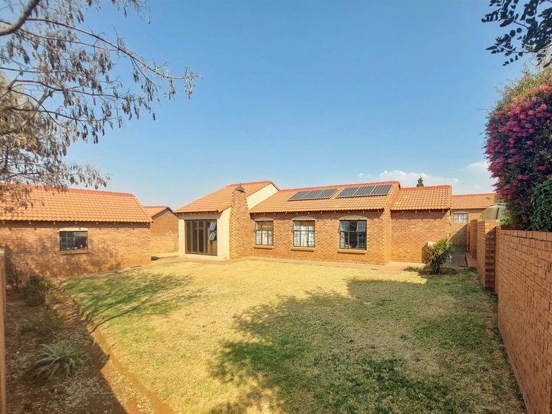 Spacious 3-Bedroom Family Home for Sale in Stone Terrace Estate, Centurion - Photo 3