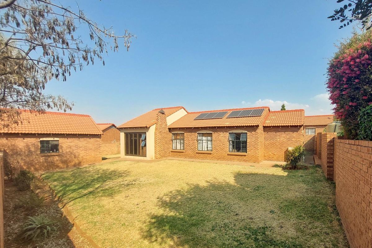 Spacious 3-Bedroom Family Home for Sale in Stone Terrace Estate, Centurion - Photo 3