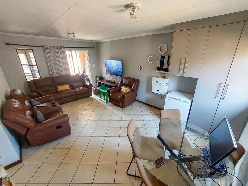 Spacious 3-Bedroom Family Home for Sale in Stone Terrace Estate, Centurion - Photo 4