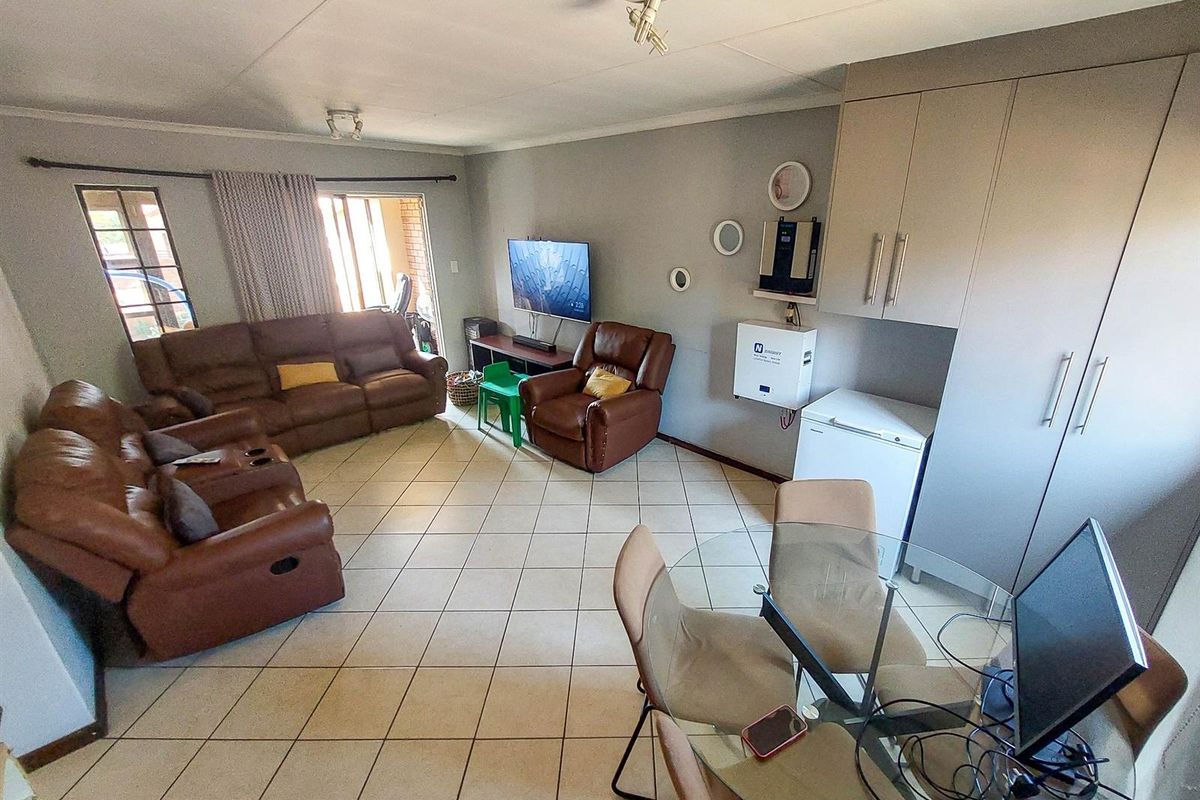 Spacious 3-Bedroom Family Home for Sale in Stone Terrace Estate, Centurion - Photo 4