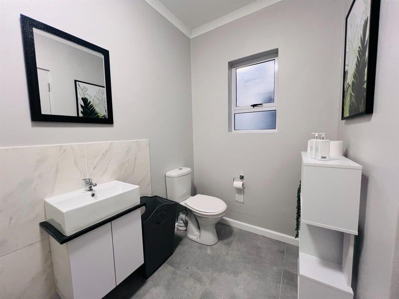 2 Bedroom fully furnished apartment To Rent in Table View - Photo 7