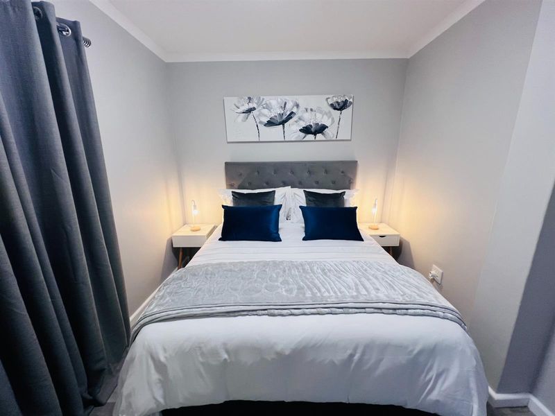 2 Bedroom fully furnished apartment To Rent in Table View - Photo 4