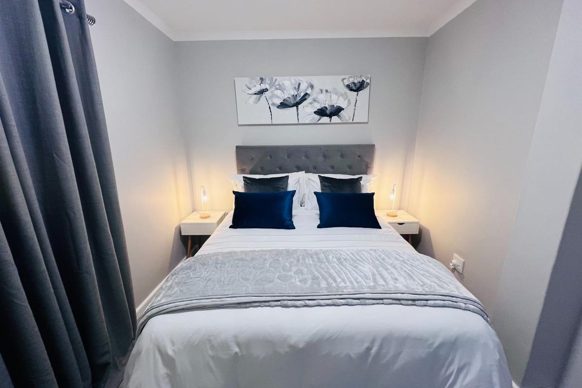2 Bedroom fully furnished apartment To Rent in Table View - Photo 4