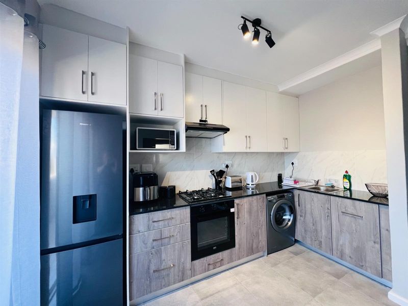 2 Bedroom fully furnished apartment To Rent in Table View - Photo 8
