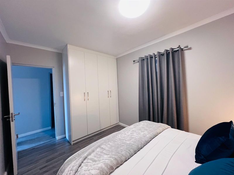 2 Bedroom fully furnished apartment To Rent in Table View - Photo 3