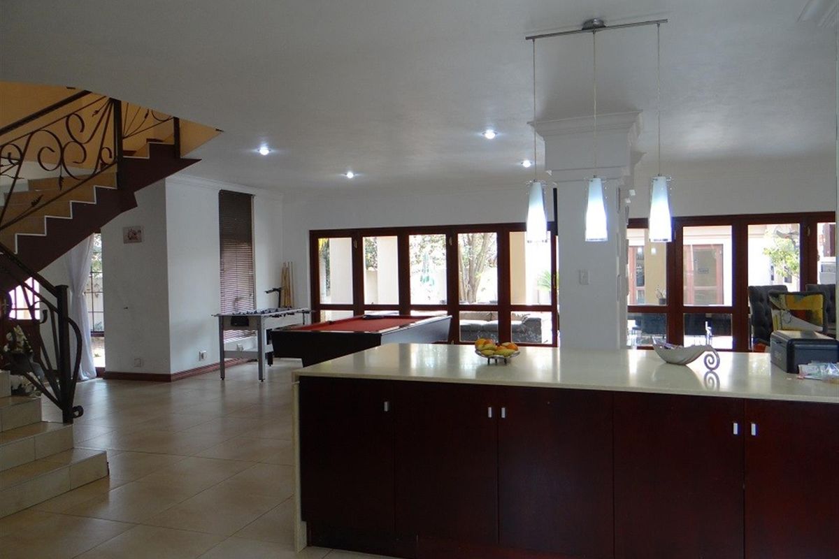 6 Bedroom House For Sale in Midstream Estate Centurion - Photo 4
