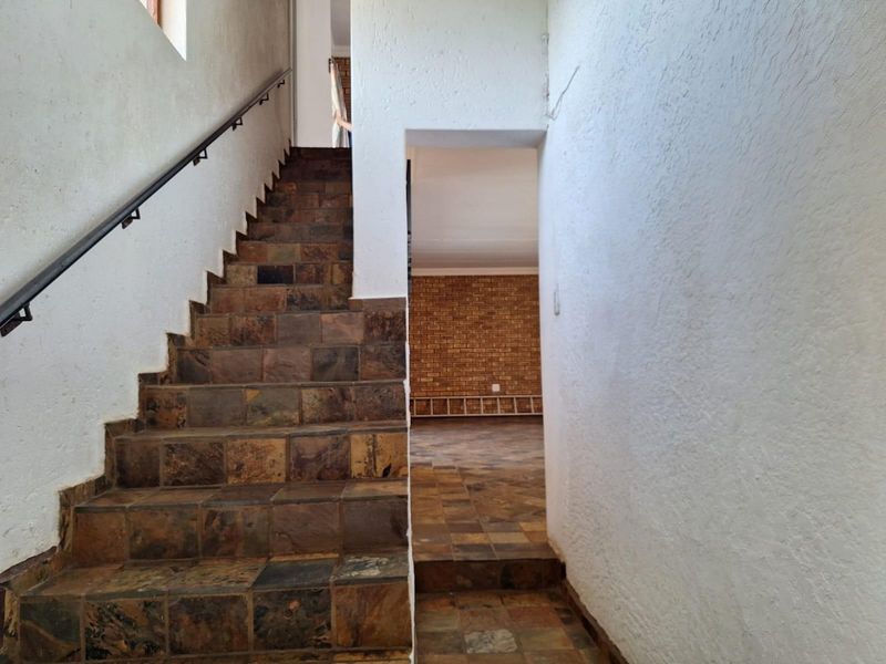 Charming Double-Storey home with private balcony, pool and plenty of living space. - Photo 8