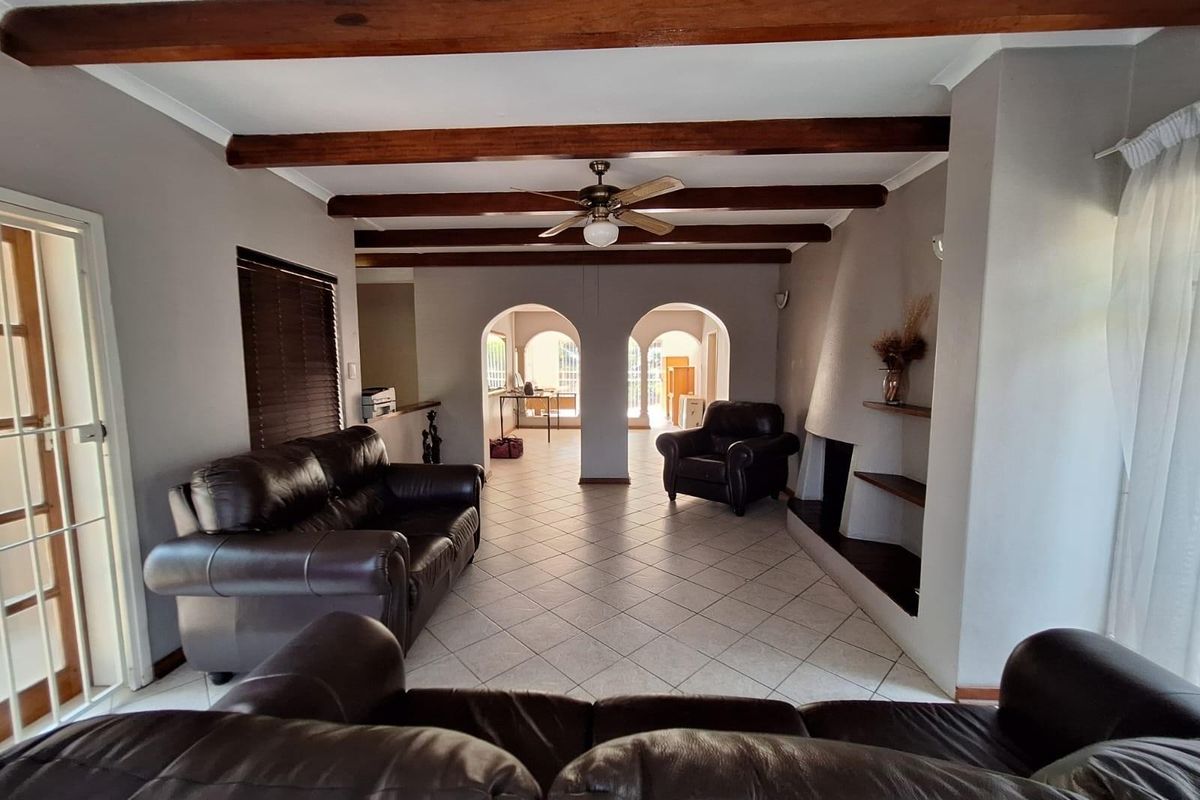 Charming Double-Storey home with private balcony, pool and plenty of living space. - Photo 3