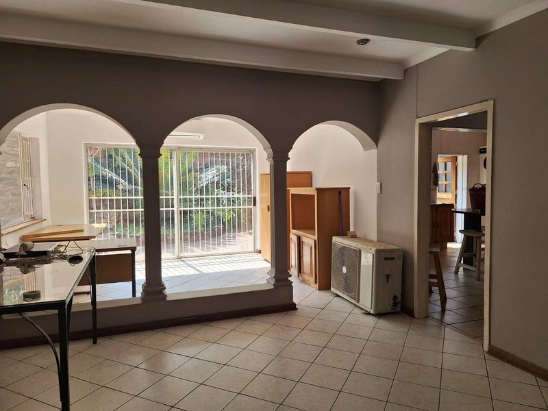 Charming Double-Storey home with private balcony, pool and plenty of living space. - Photo 5