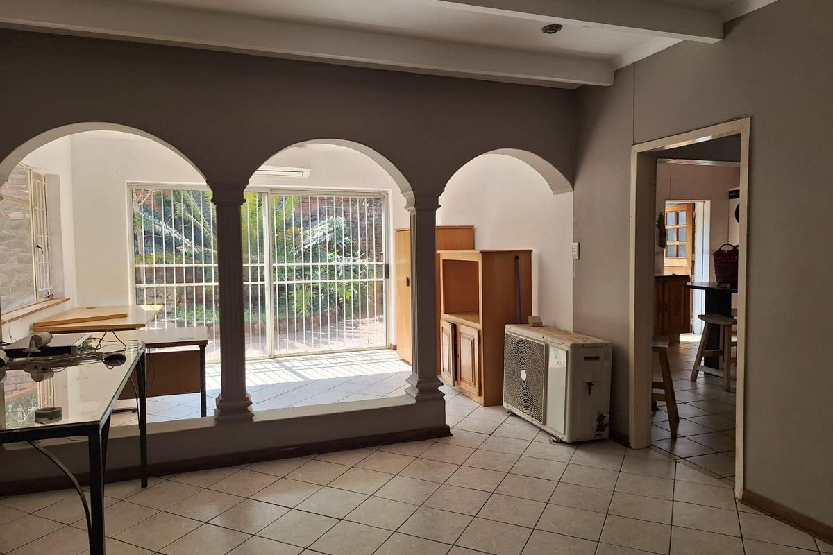 Charming Double-Storey home with private balcony, pool and plenty of living space. - Photo 5