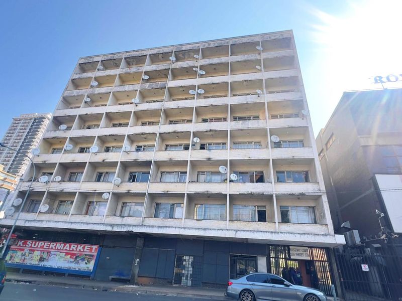 2 Bedroom Apartment For Sale in Doornfontein Johannesburg - Photo 2