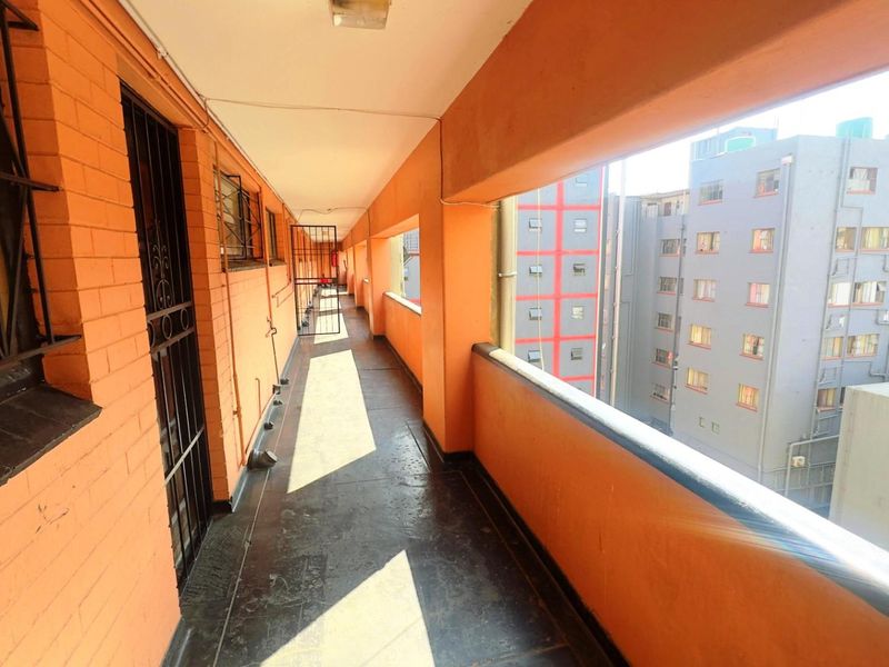 2 Bedroom Apartment For Sale in Doornfontein Johannesburg - Photo 7