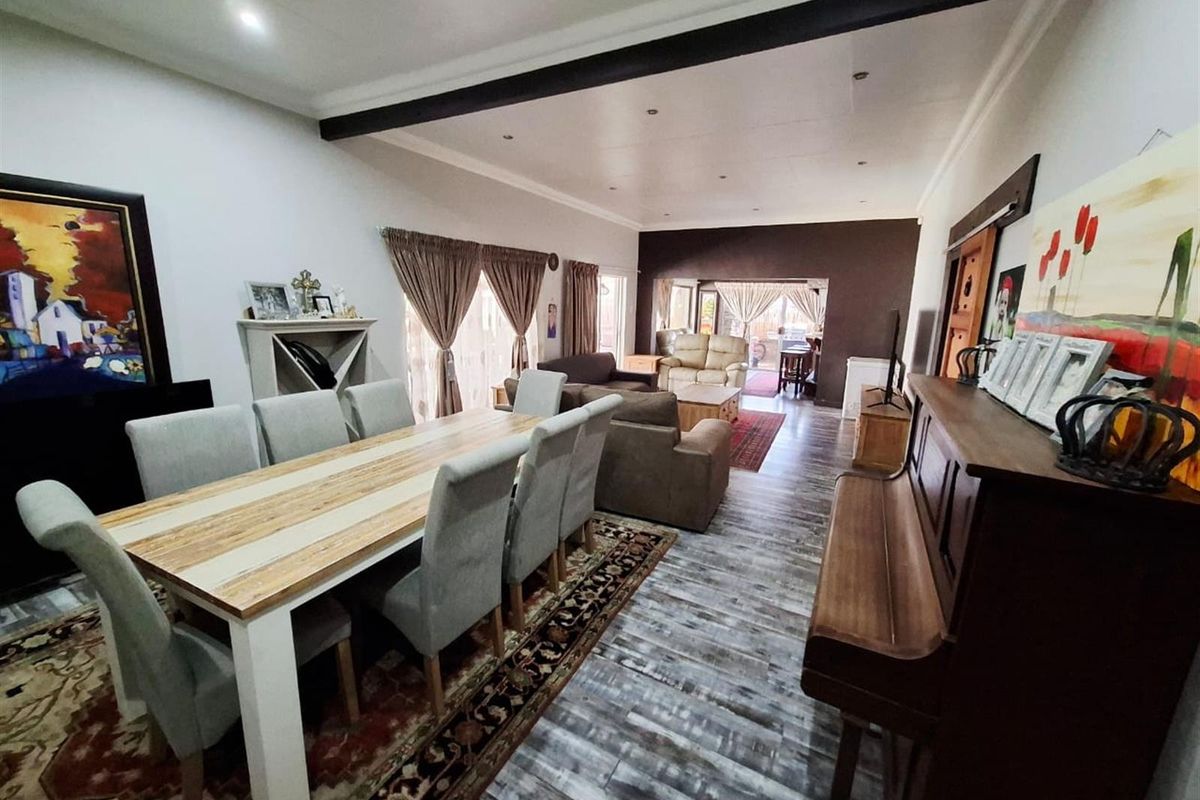 Family home with two flatlets as an extra income - Photo 5