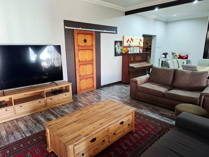 Family home with two flatlets as an extra income - Photo 8