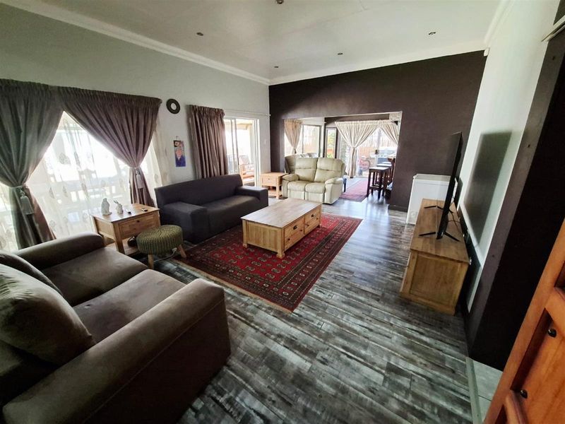 Family home with two flatlets as an extra income - Photo 9