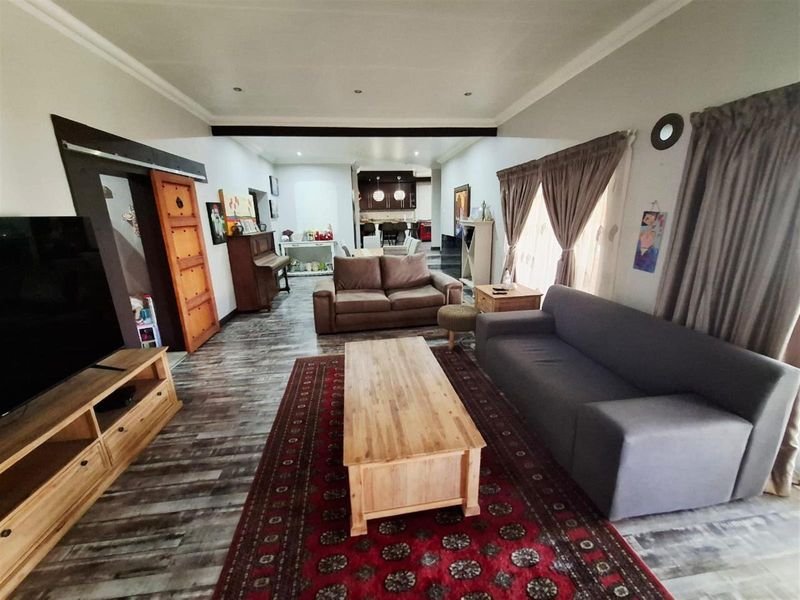 Family home with two flatlets as an extra income - Photo 6