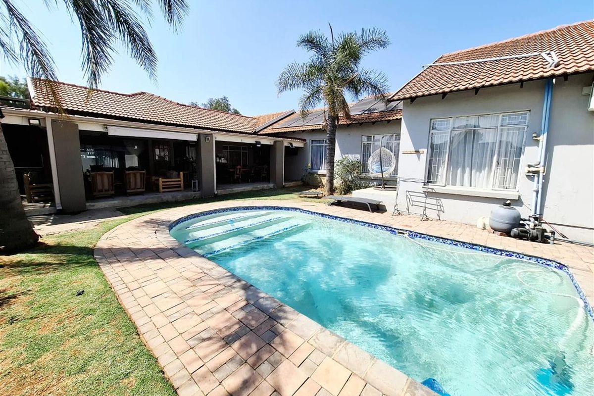 Family home with two flatlets as an extra income - Photo 2