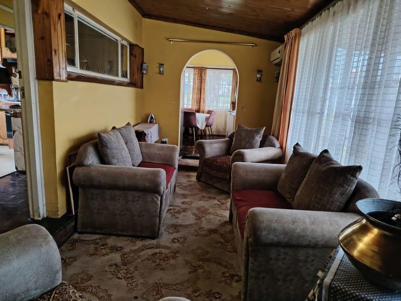 A Superb Corner Home in Raisethorpe, Pietermaritzburg! - Photo 6