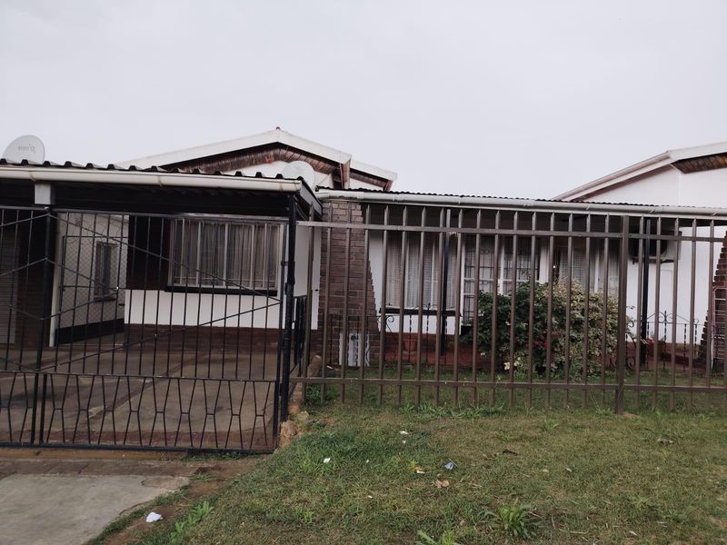 A Superb Corner Home in Raisethorpe, Pietermaritzburg! - Photo 2