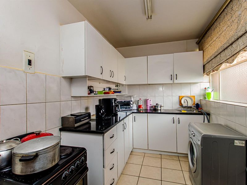 1.5 Bedroom Apartment for sale in Kew, Johannesburg - Photo 1