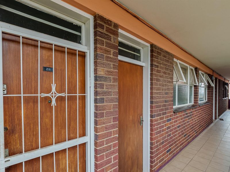 1.5 Bedroom Apartment for sale in Kew, Johannesburg - Photo 9