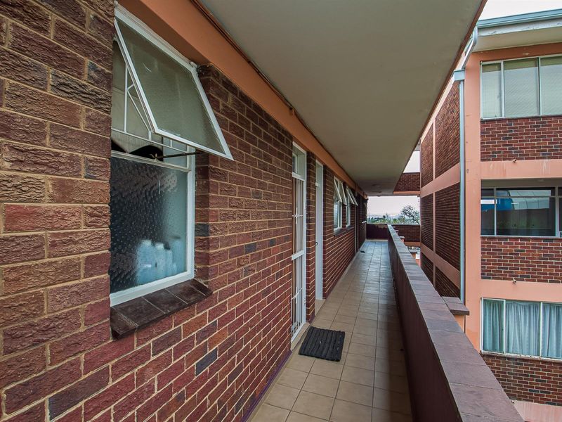 1.5 Bedroom Apartment for sale in Kew, Johannesburg - Photo 8