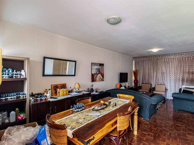 1.5 Bedroom Apartment for sale in Kew, Johannesburg - Photo 3