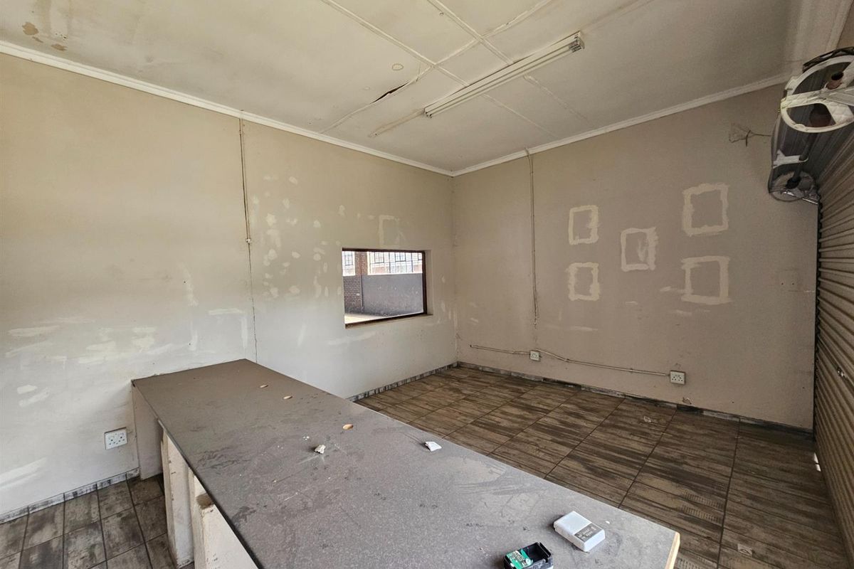 Warehouse  in Rocky drift, White River - Photo 2