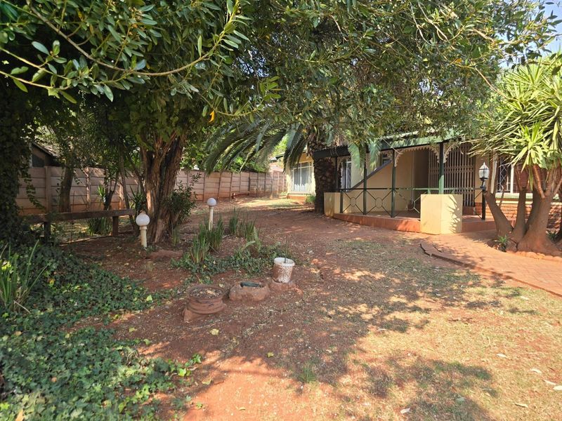 Exclusive Mandate - Three bedroom home with private study. - Photo 4