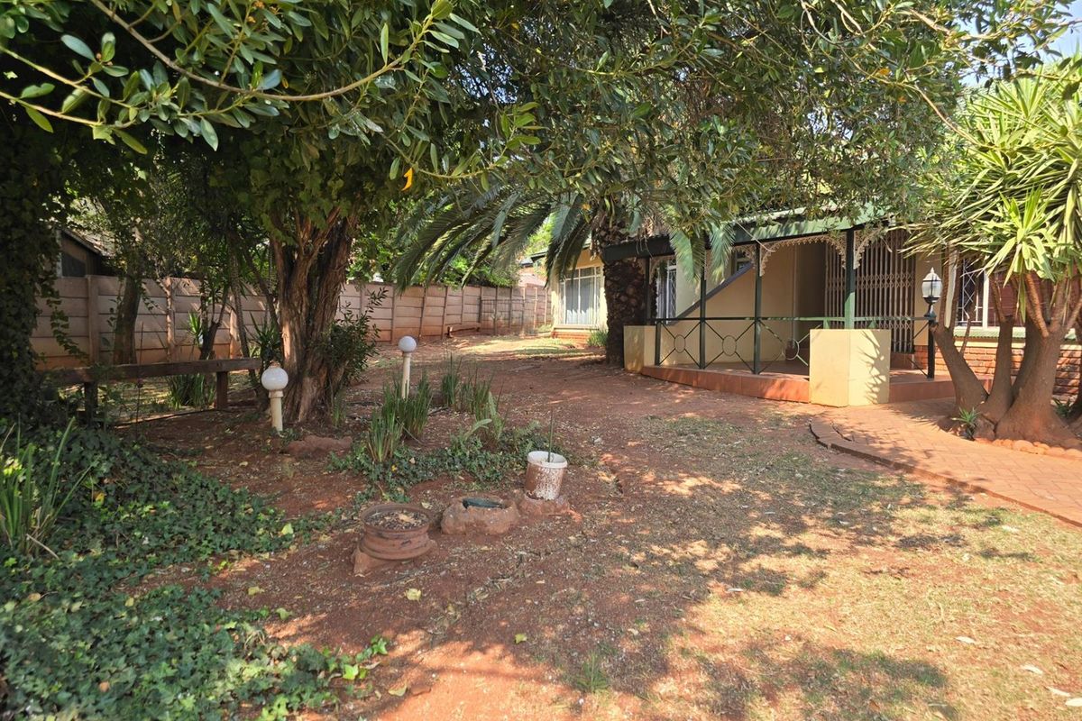 Exclusive Mandate - Three bedroom home with private study. - Photo 4