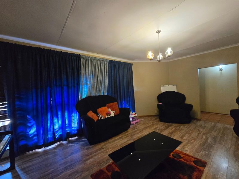 Exclusive Mandate - Three bedroom home with private study. - Photo 10