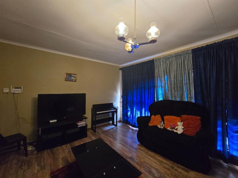 Exclusive Mandate - Three bedroom home with private study. - Photo 9