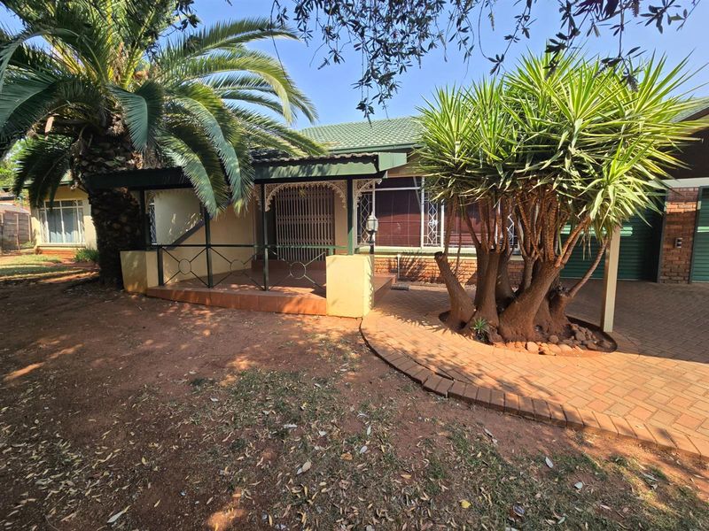 Exclusive Mandate - Three bedroom home with private study. - Photo 6