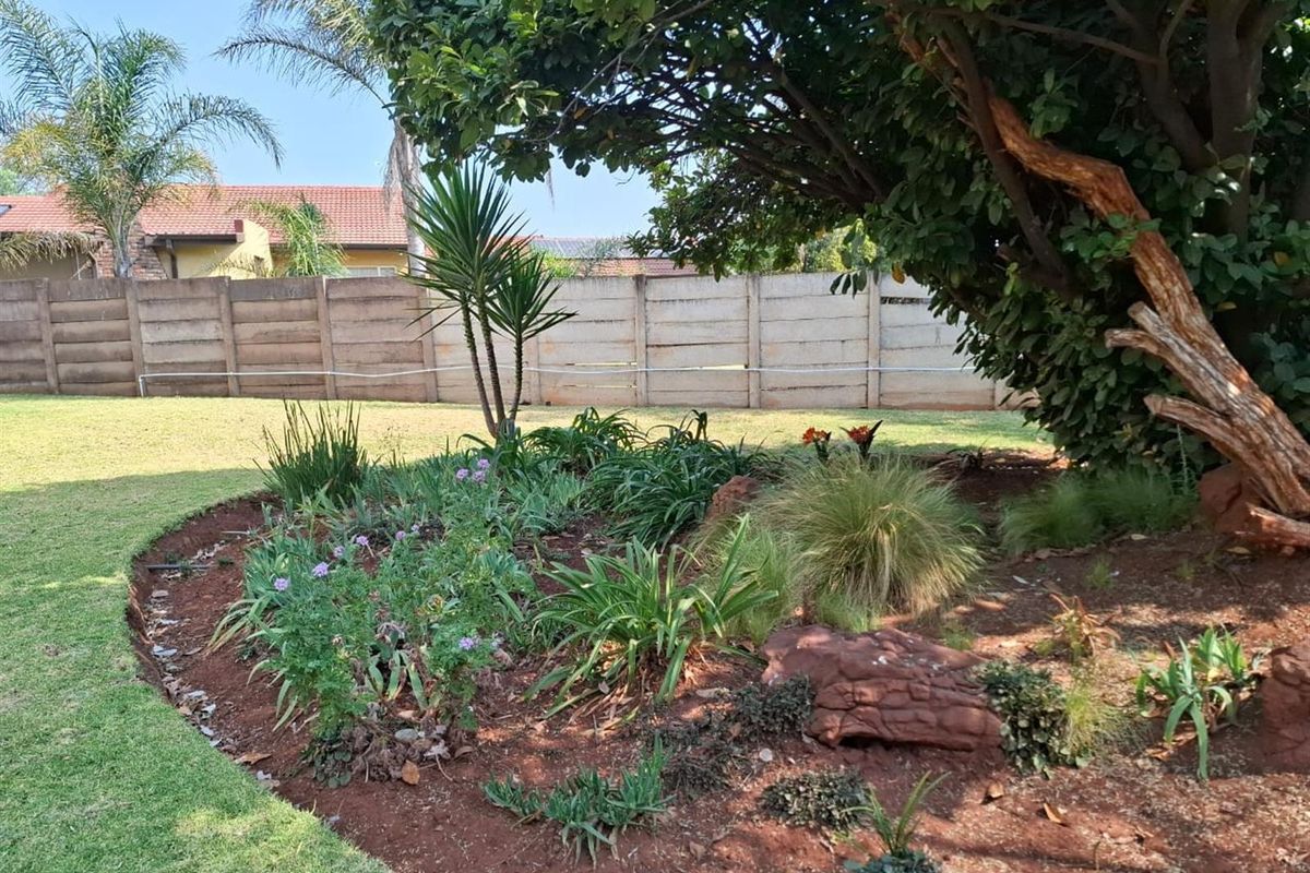 Exclusive Mandate - Three bedroom home with private study. - Photo 3