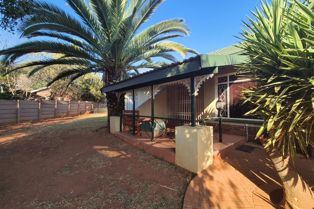 Exclusive Mandate - Three bedroom home with private study. - Photo 2